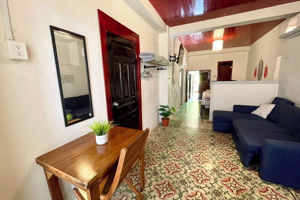 Cozy Apartment w Kitchen Downtown