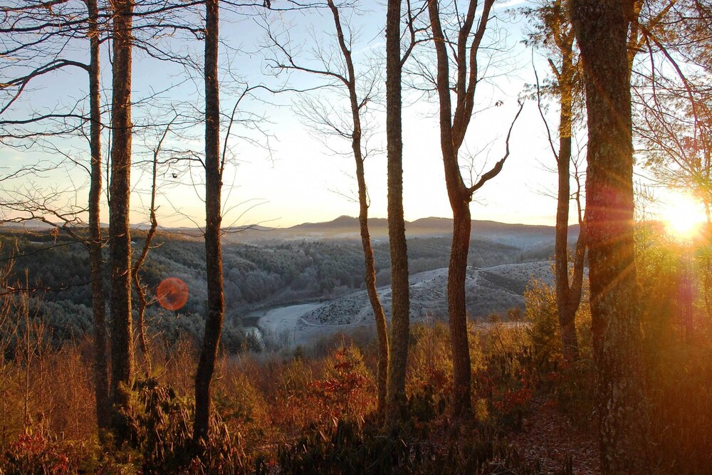 Cabin Near Boone w/ Hot Tub  Mountain Views - Property Image 10