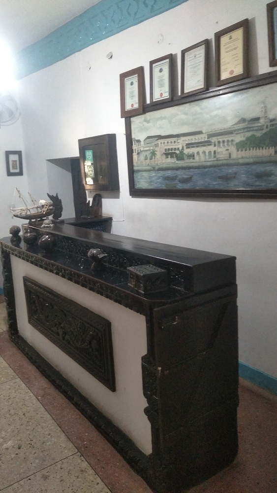 WARERE TOWN HOUSE view 2