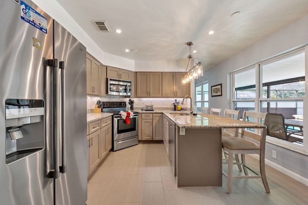 Relaxing Indian Ridge Home W/ Pool, Near Disney & More 4 Bedroom Villa