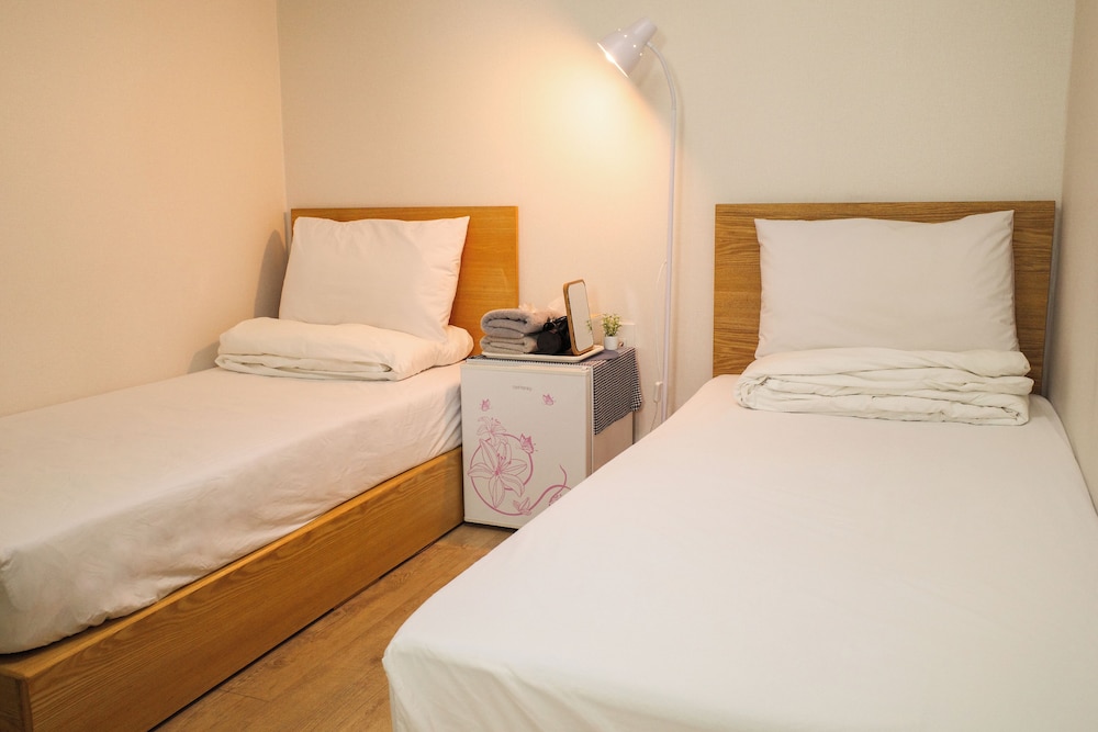 Starria Hostel foreign guest only 50