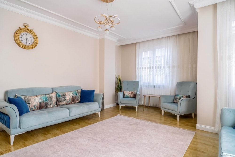 Spacious and Fully Furnished Flat in Bahcelievler