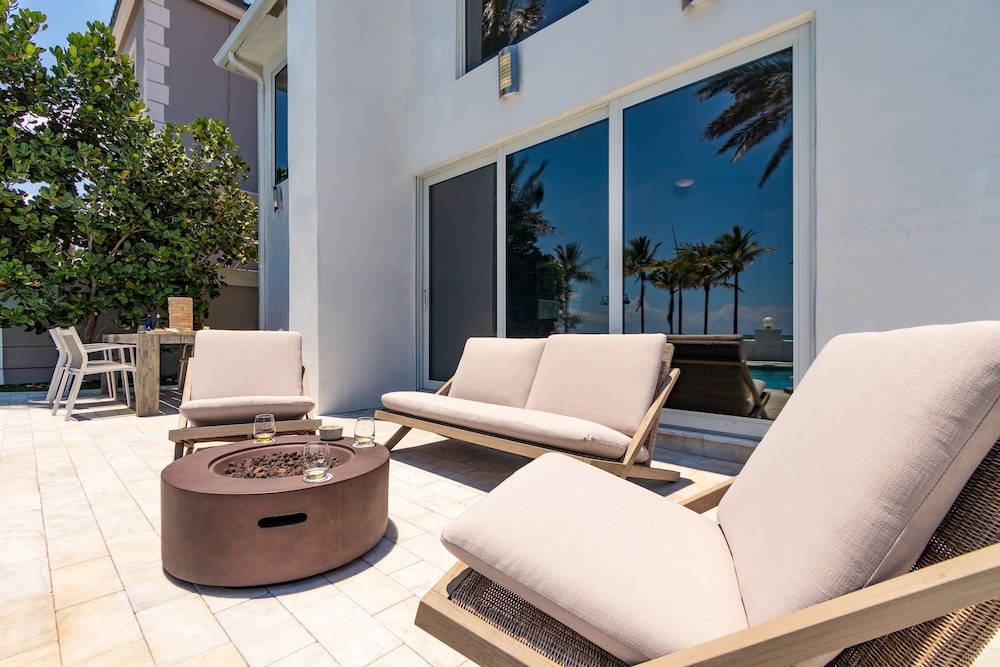 Sea Breeze by Avantstay Across From Fort Lauderdale Beach Pool Out Door Dining Fire pit