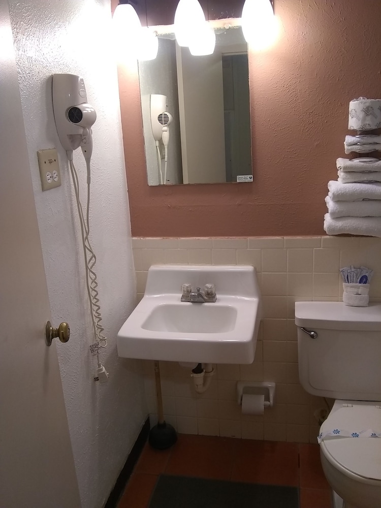 Hico Hills Inn - Property Image 11