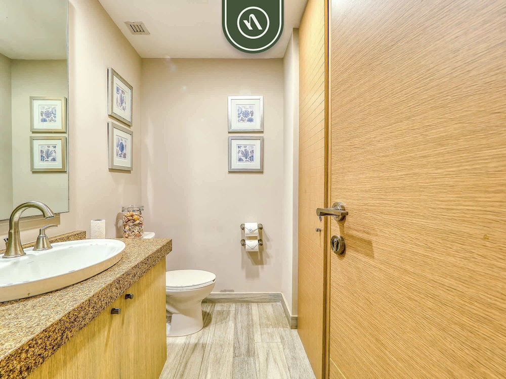 Luxury 4 BR Condo - Private Beachfront Deck With Pool