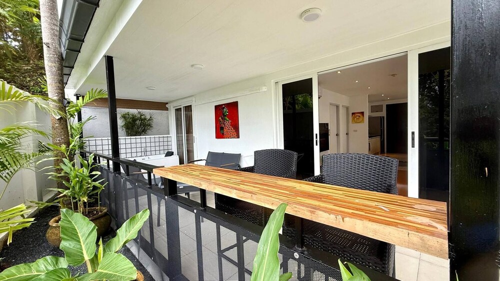 B11 Sunset Plaza Partial Seaview 1 Bedroom 1 Bathroom With Large Jaguzzi
