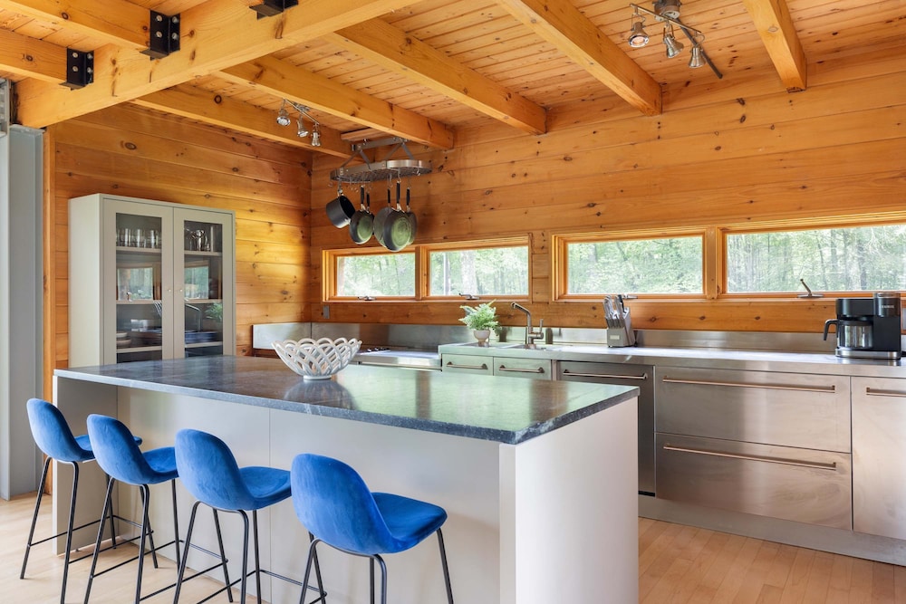 Epic Architectural Masterpiece w Views hot tub