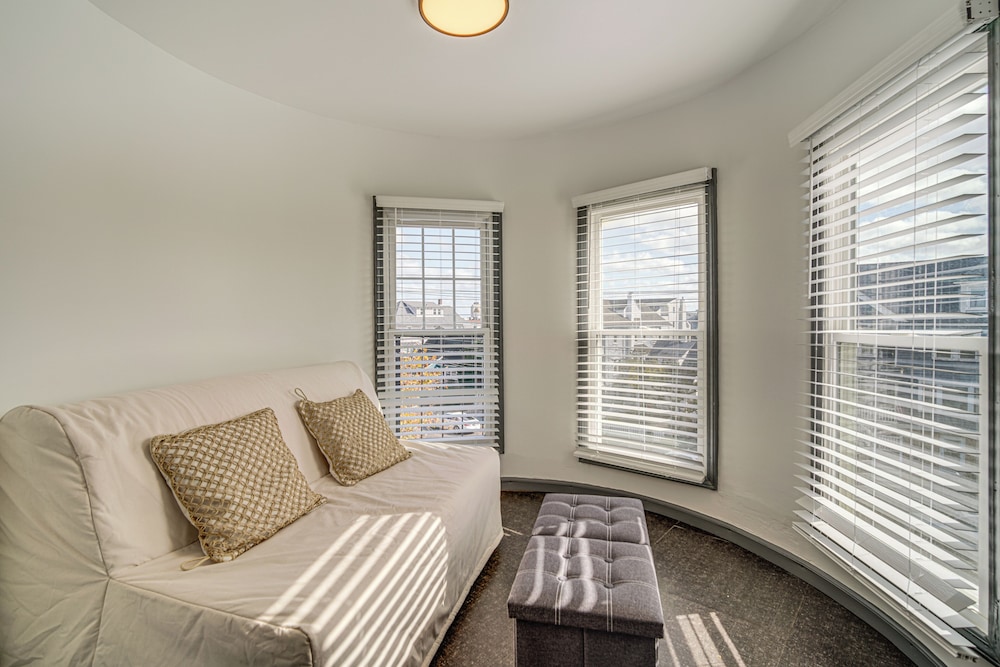 Steps to Beach: Couple's Retreat in Ocean City!