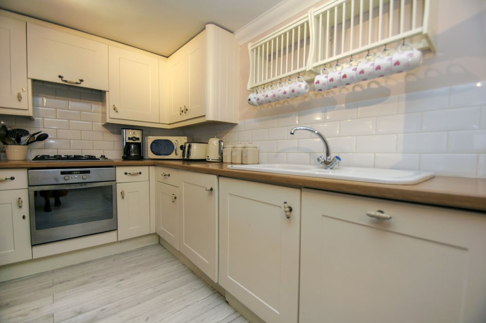 Little Paris Parking by Brighton Holiday Lets view 5