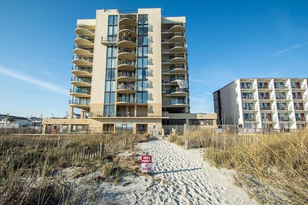 Sea Castle 8g 3 Bedroom Condo