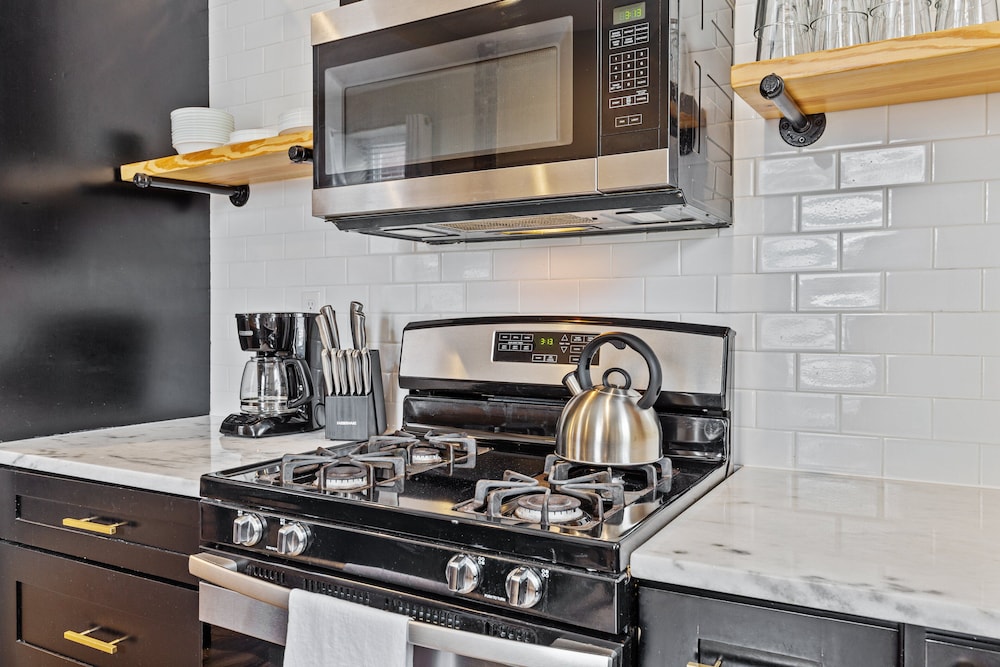 St Louis Vacations - Alluring City Escape Right JZ Vacation Rentals - Property Image 24