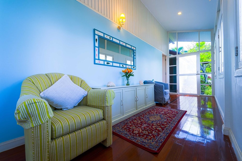 Oceanfront 6 Bedroom Twin Villas OV6