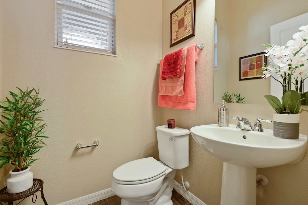 Resort-style 4BR Home Gated Community Near Disney