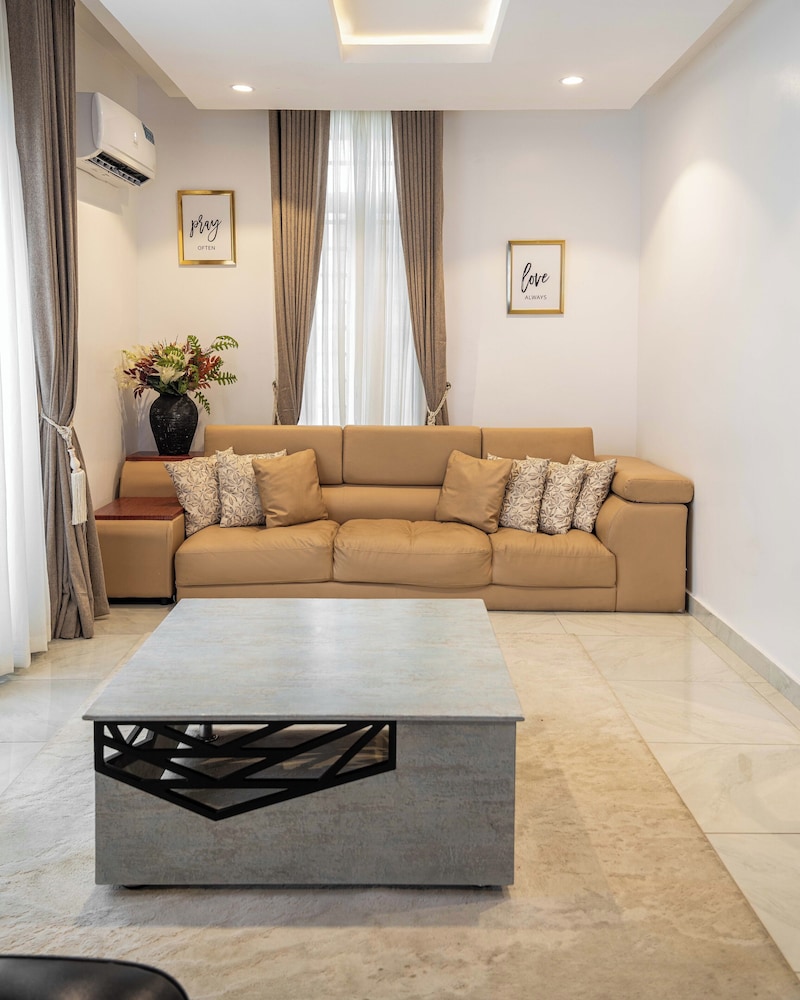 George Residence Ologolo Lekki