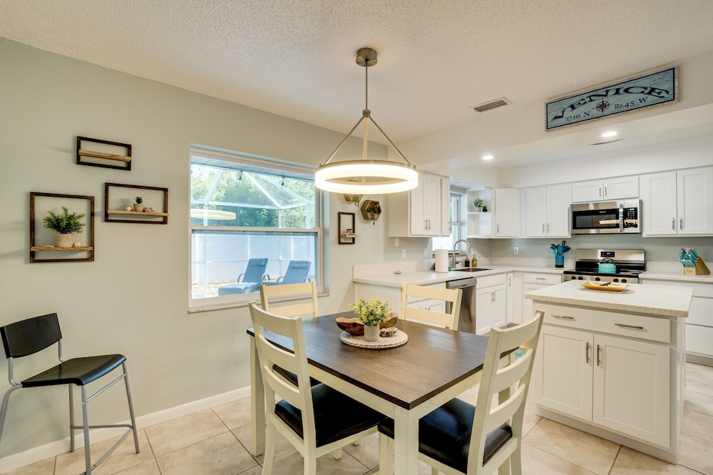 3 Mi to Manasota Key: Stylish Single-story Home!