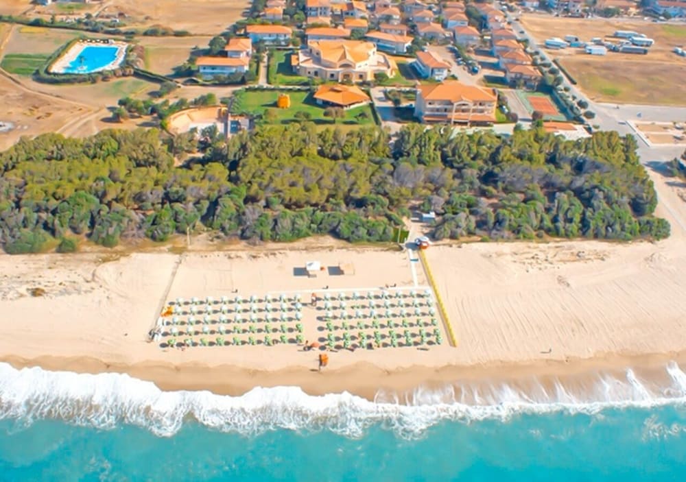Madama club village