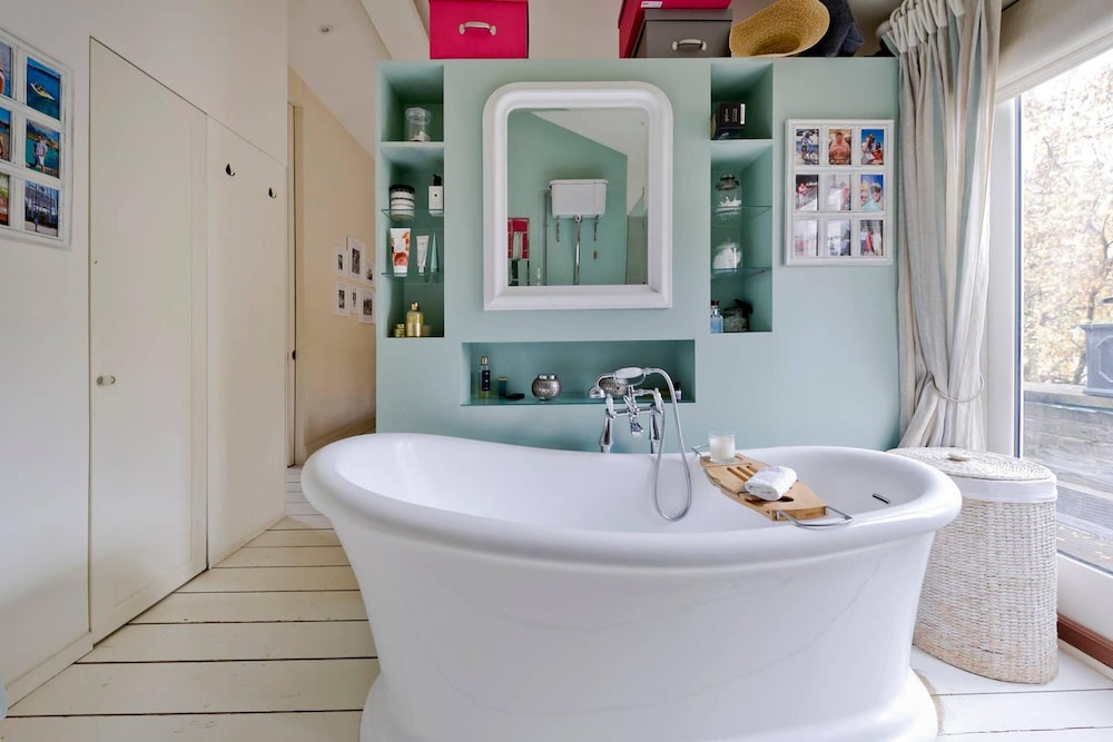 Delightful 3-bed Family Home Bayswater