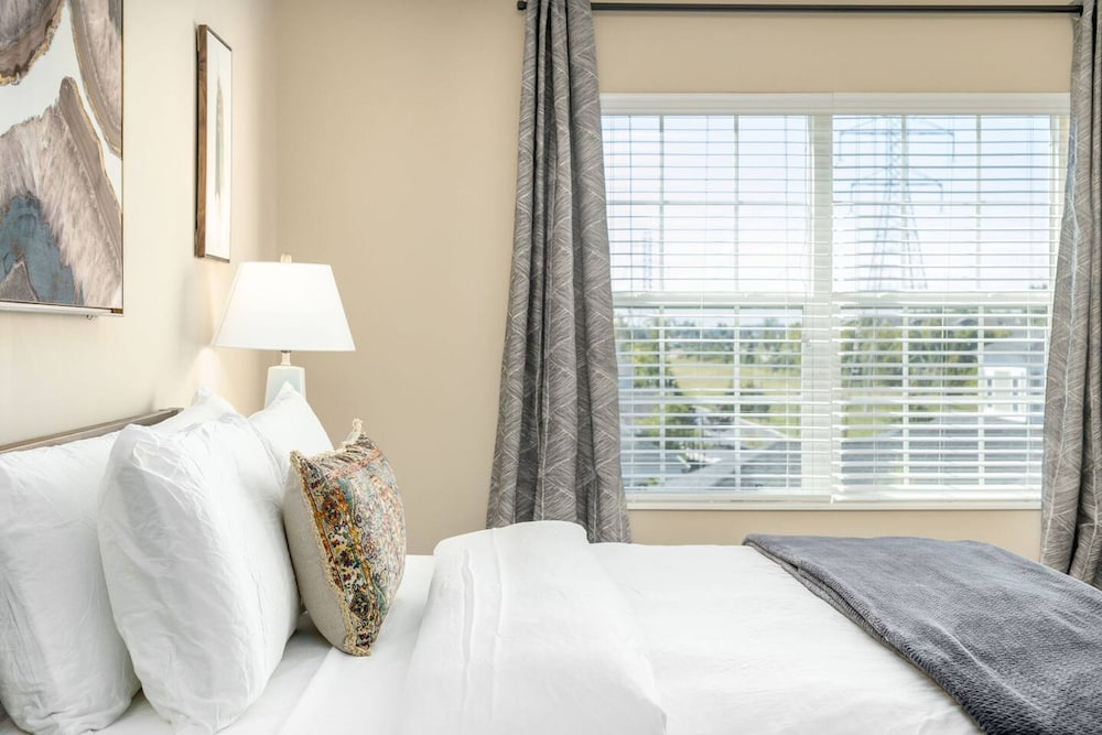 Long Stay 2BR Pet-friendly New Albany Area