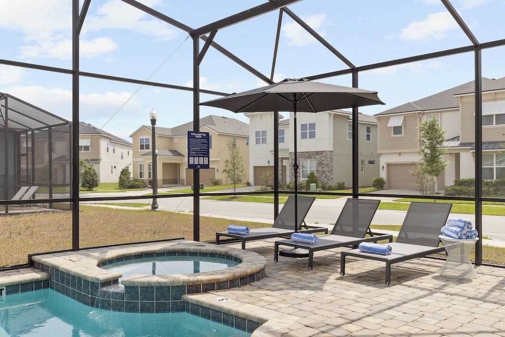 Sleeps 25! In Solara Resort, Near the Theme Parks Coconut Breeze by Avantstay