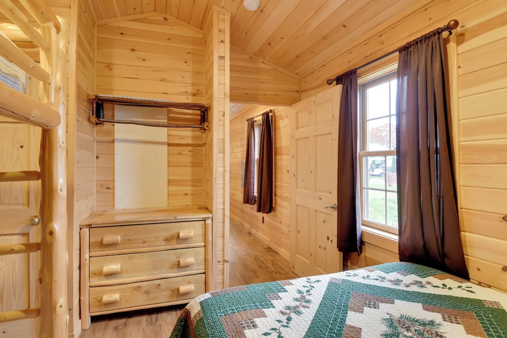 Bayfront Cabin w/ Docks & Access to Lake Ontario!