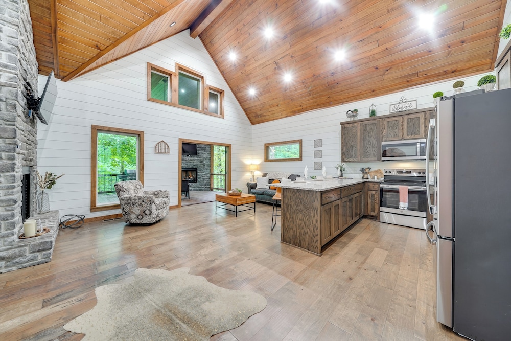 Fire Pit & Hot Tub: Couples Retreat in Broken Bow