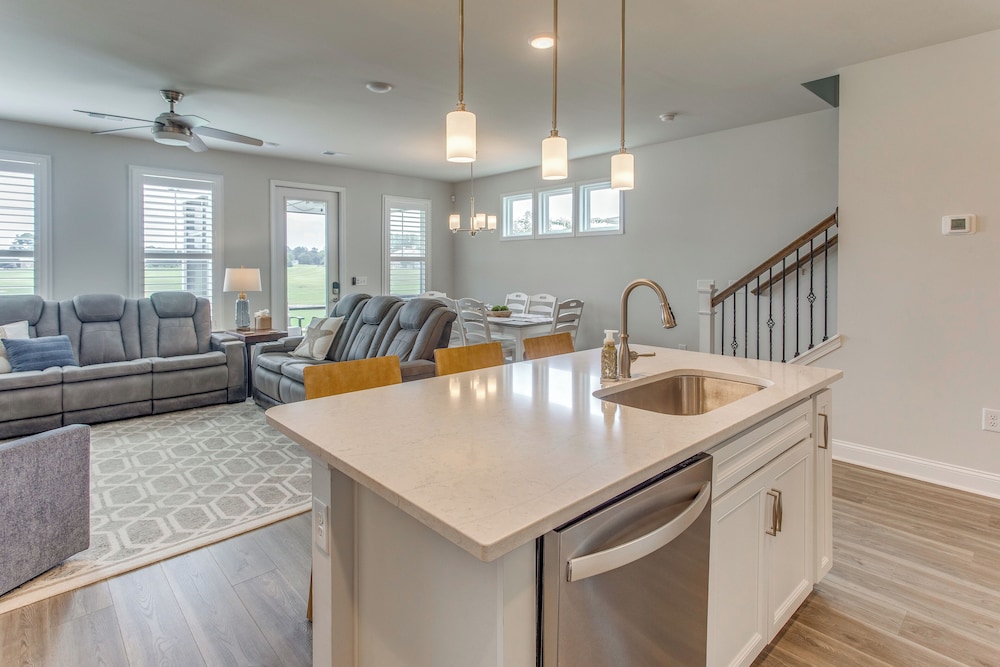 Barefoot Resort Golf Getaway: Pool + Beach Shuttle