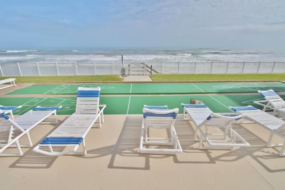 Point East 301