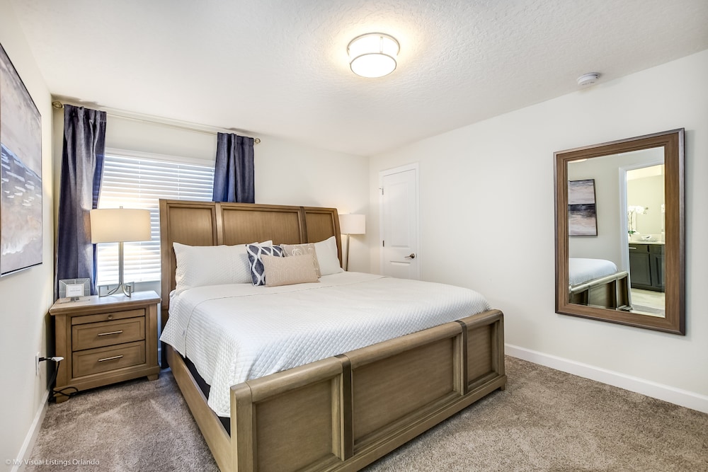 5 Bedroom 4 Bathroom Storey Lake view 2