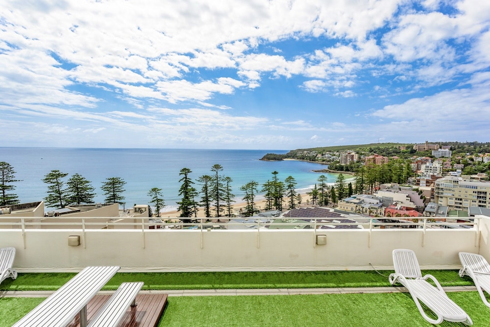 Wake Up to the Ocean: 1-bed With Pool & Views