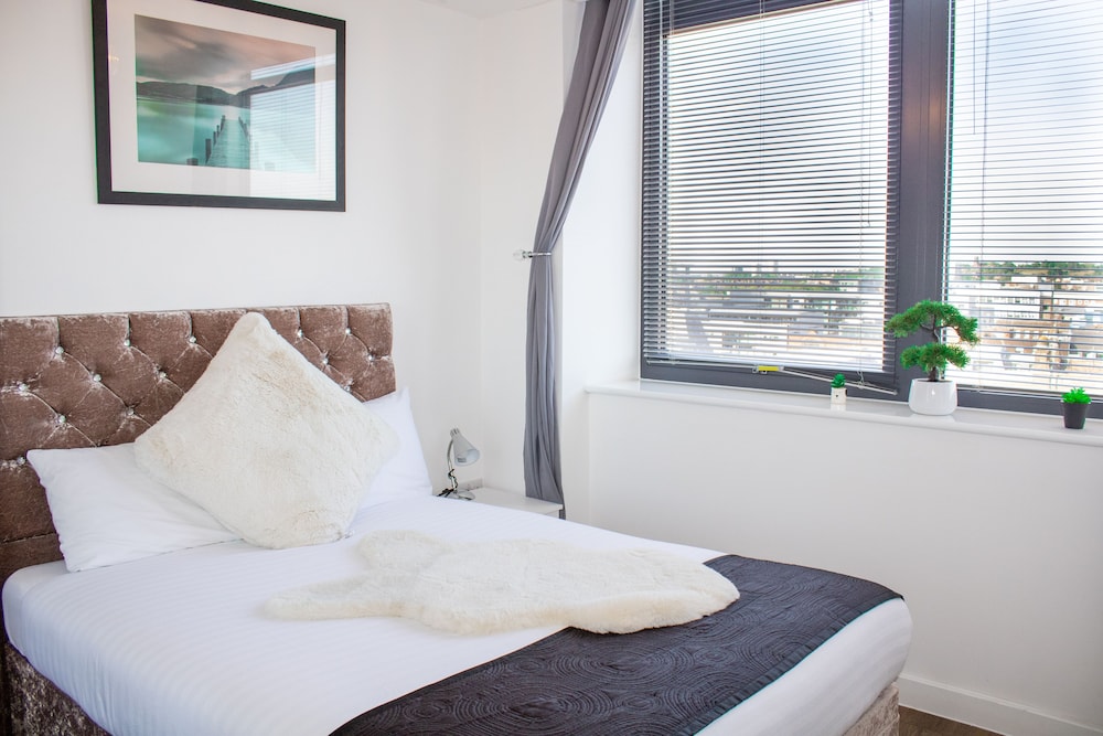 2 Bedroom Central Apartment With Parking view 4