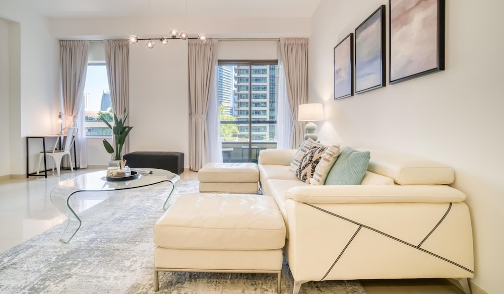 JBR Gem Spacious 1BR Apt With Balcony