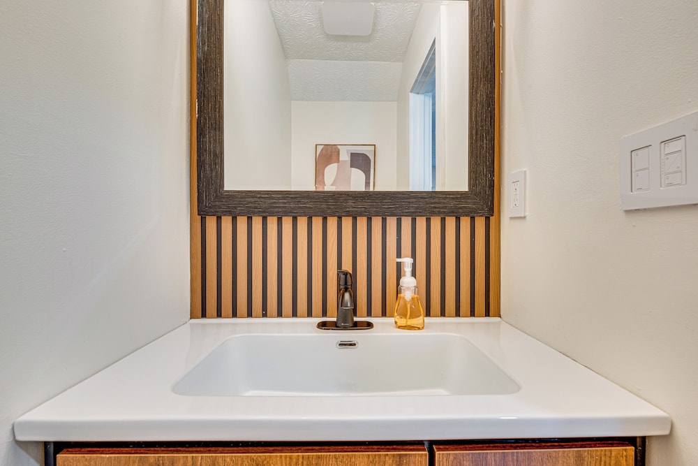 Near Gicc & ATL Airport: Modern Townhome!