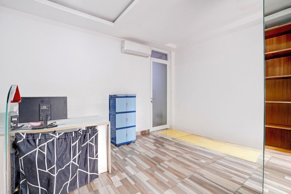 Capital O 94914 Kemayoran Guest House