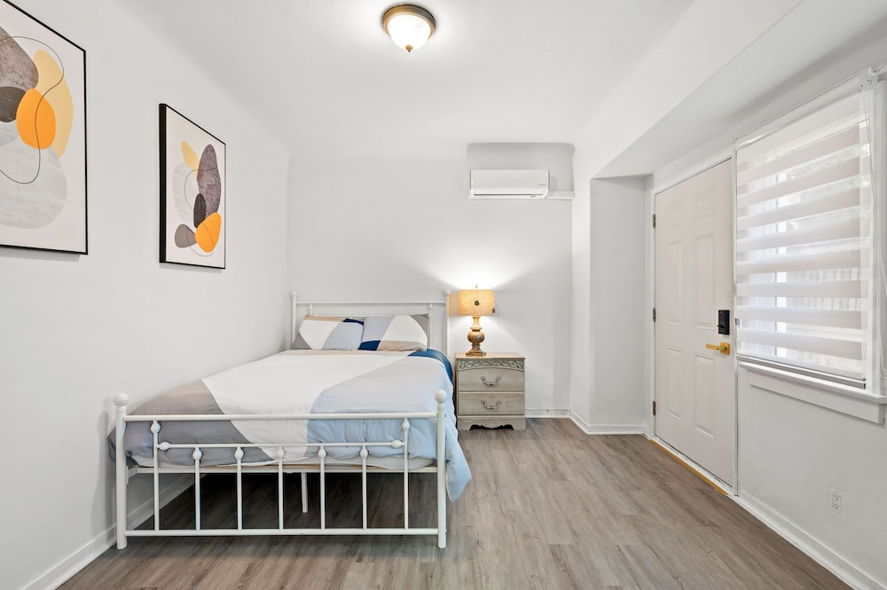 Comfortable Home Near LA With Full Kitchen Laundry
