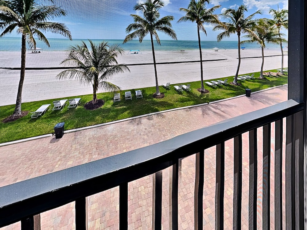 Seaside 2 by Distinctive Beach Rentals