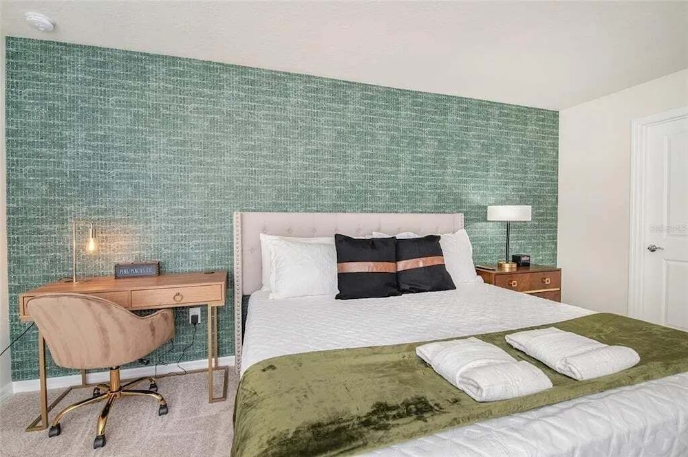 Elegant 5-bedroom Villa w Private Pool Near Disney