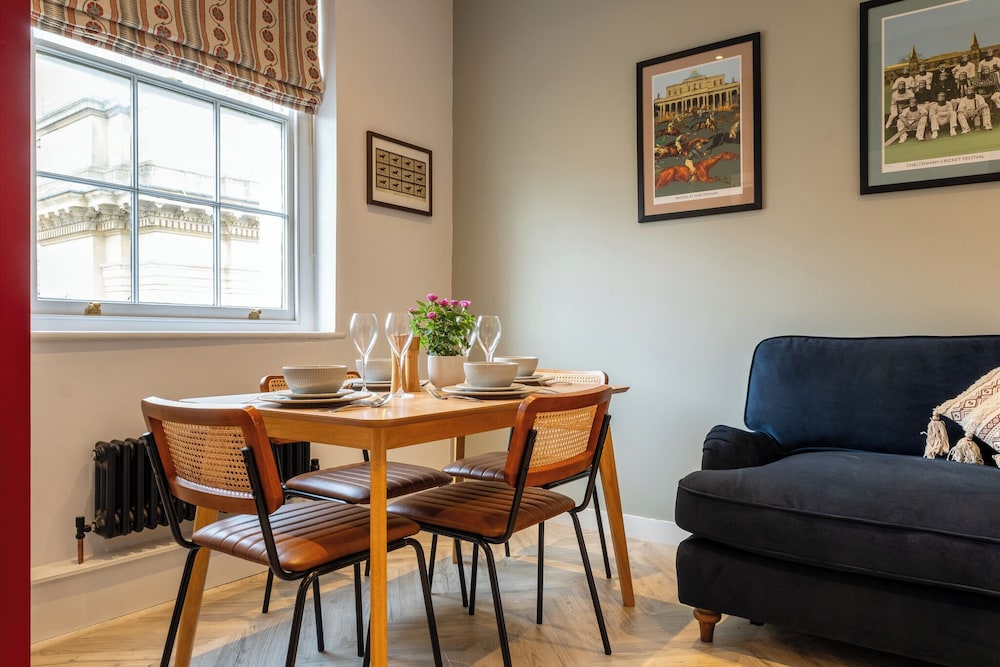 Stunning HighStreet Escape in Cheltenham