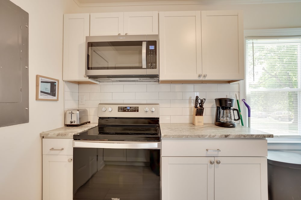 Richmond Vacation Home: 4 Mi to Downtown! view 3
