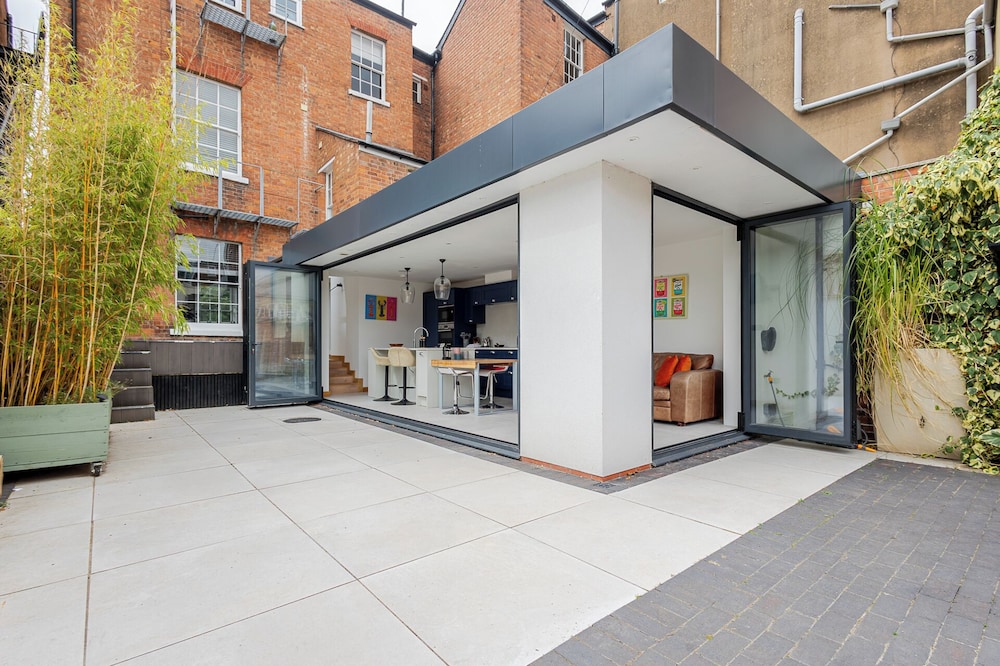 Elegant Townhouse&Basement in Leamington