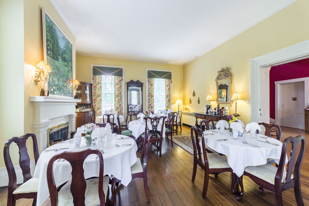 Bourbon Manor B&B