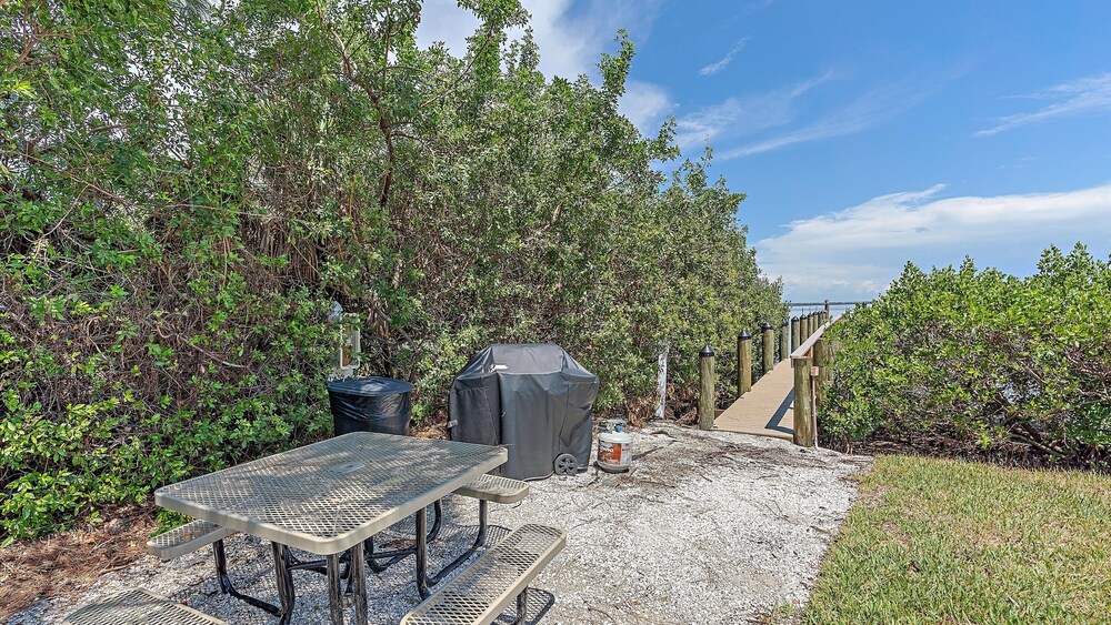 It's A Shore Thing 1 Bedroom Condo by RedAwning view 5