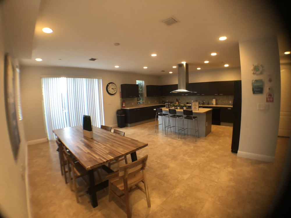 Luxury Home by Ideal Experience VR - Image 2