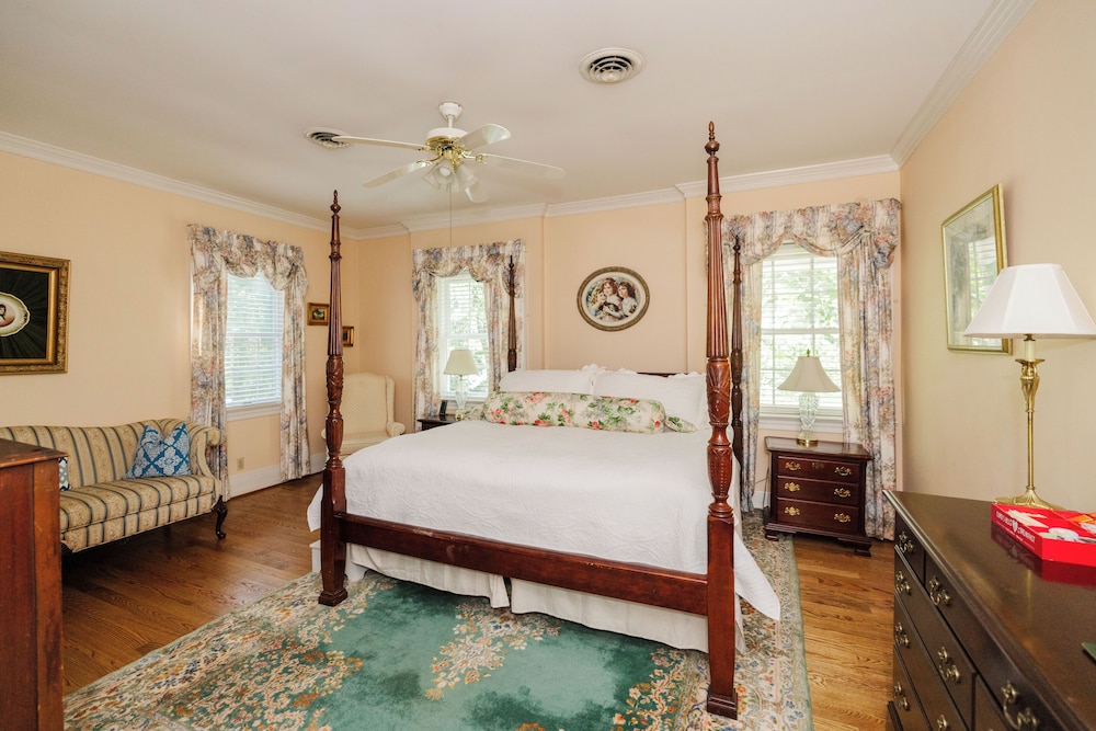 The Virginia Cliffe Inn