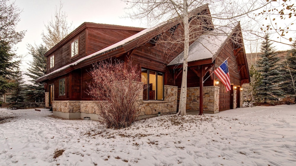 Telemark Ski . 5 Bedrooms. Sleeps 12 Home by RedAwning view 5