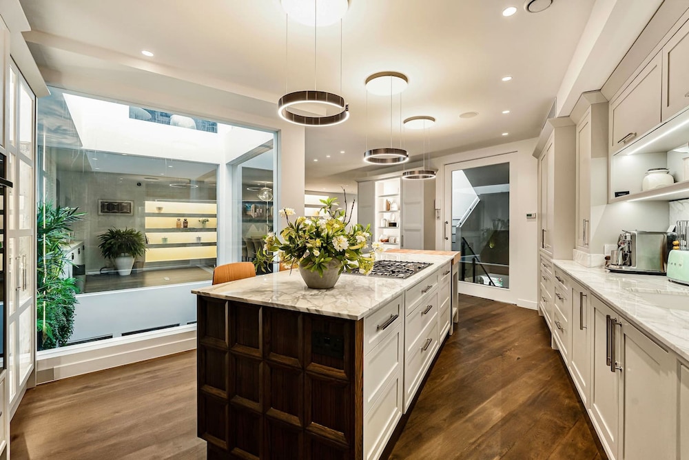 London Mews Home w Glass Atrium Terrace
