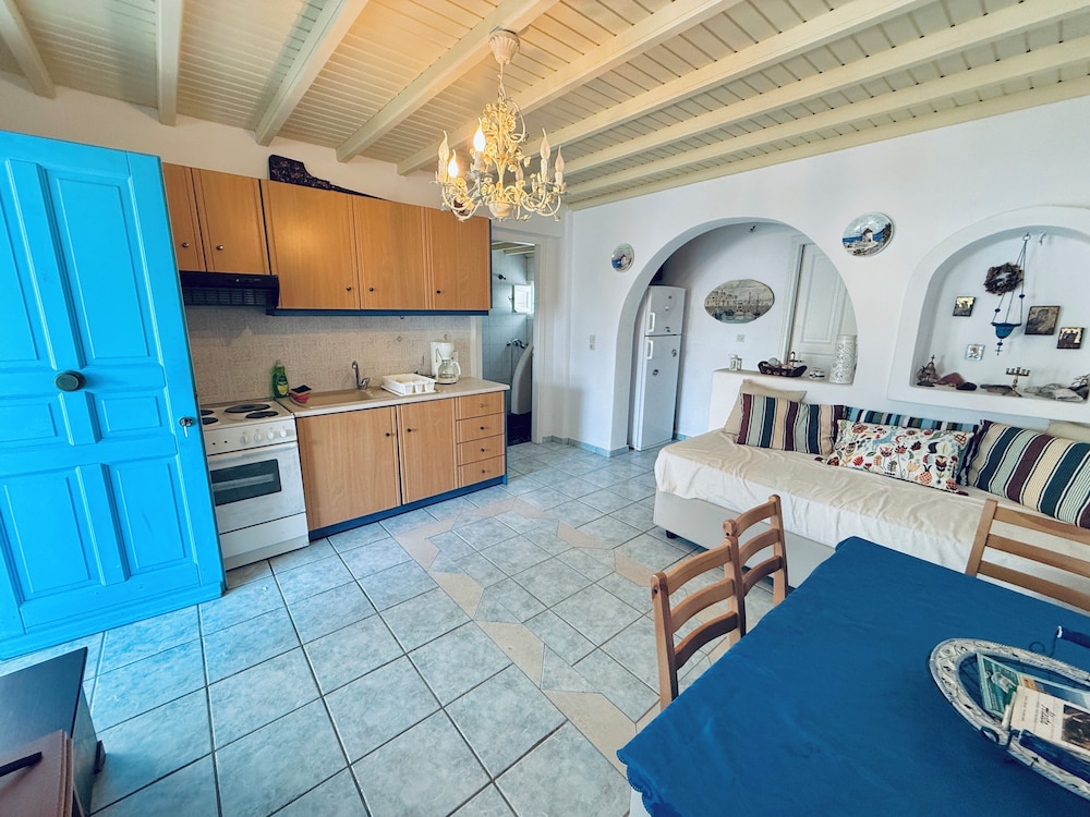 Stylish 2 Bd Escape Apt at Ornos Beach
