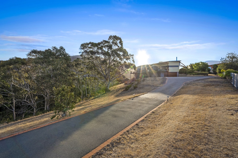 Tree Top Views - 4 Bedroom House