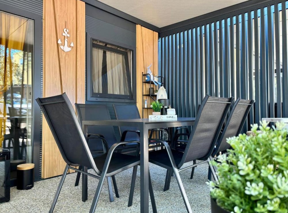TJ Escape - Mobile Home With Hot Tub And Terrace