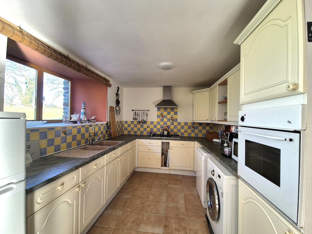 Cottage in Mael-carhaix With Terrace