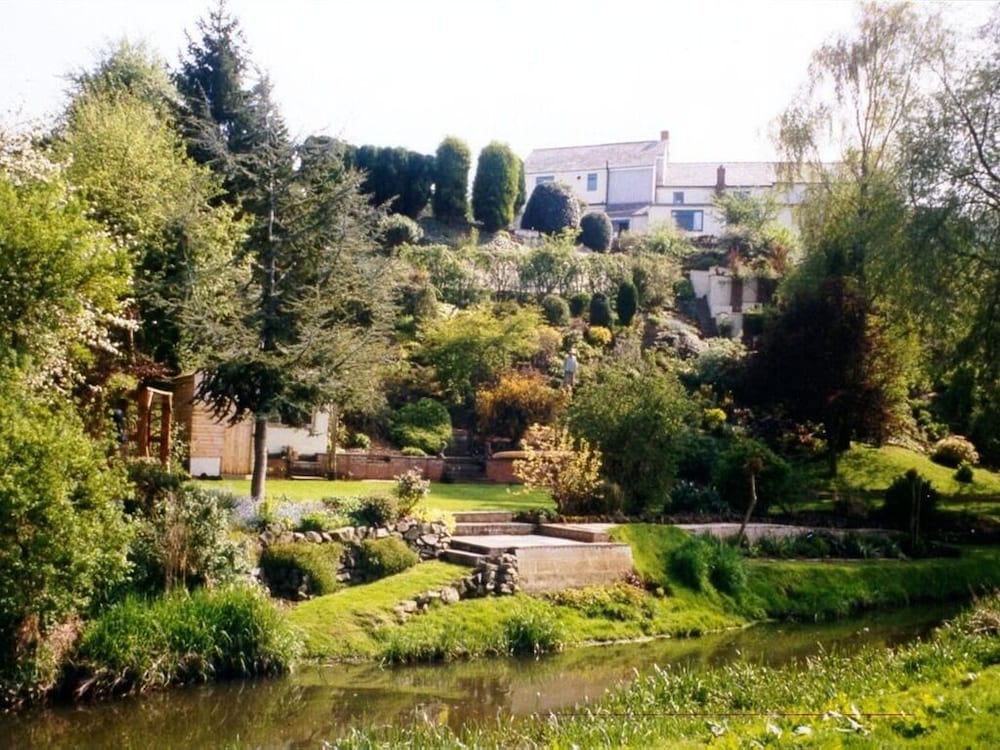 Hotel Brownhill House - Image 1